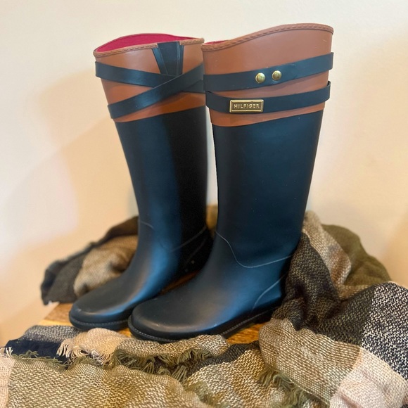 Tommy Hilfiger Shoes - Corre Rain Boot